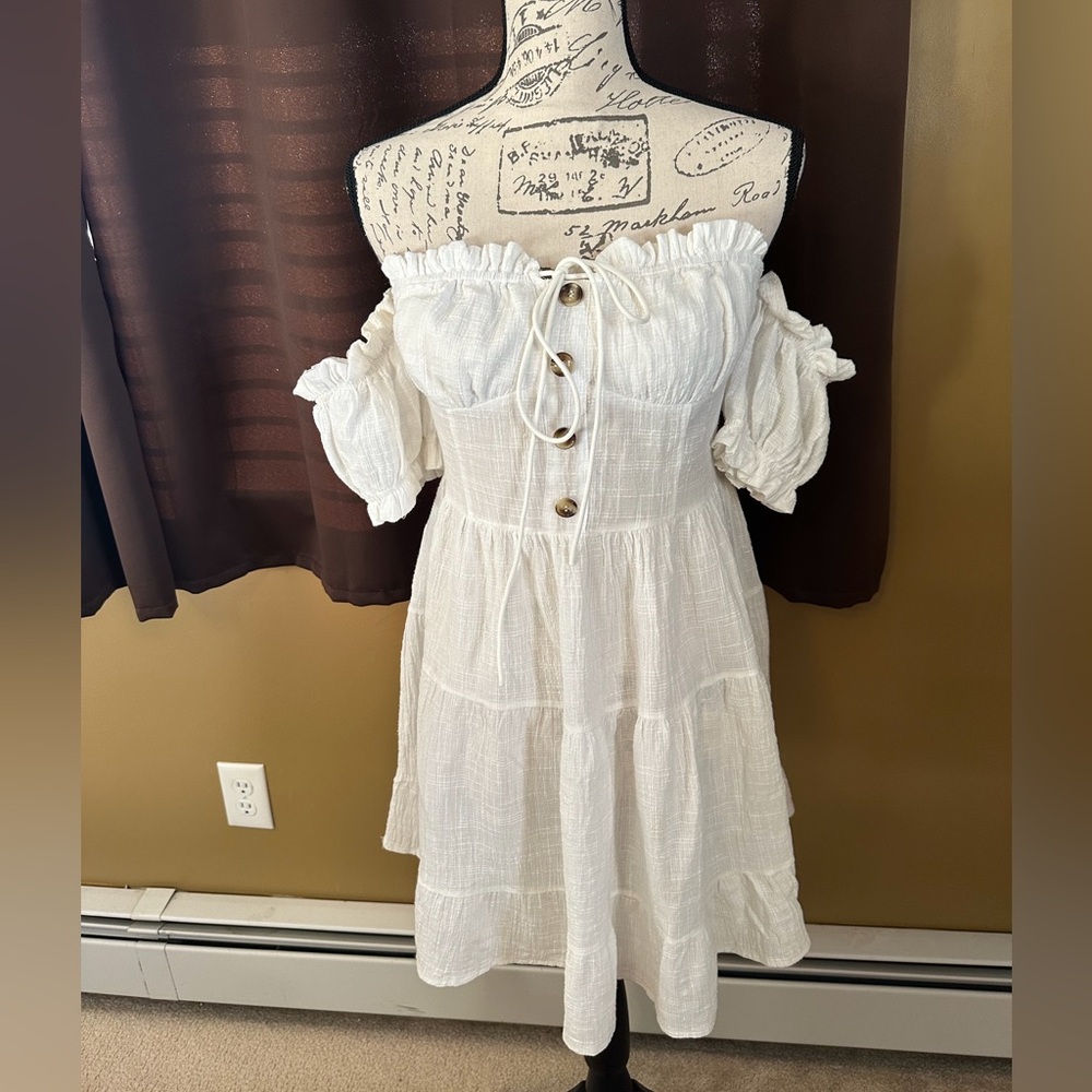 NWT CBR Cream color Corset Off-shoulder Mini Dress. Size M.  Super Cute.